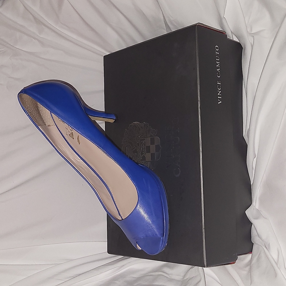 VINCE CAMUTO BLUE HEELS